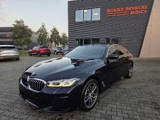 Vaurioauto  passenger cars BMW 5-serie 520e P-HEV M-SPORT / 72 DKM 2022/1