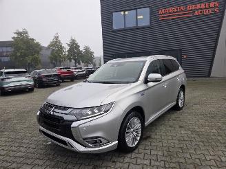 Voiture accidenté Mitsubishi Outlander 2.4 PHEV Pure+ 169KW - AWD / CAMERA / NAVI / STOELVERW 2020/3