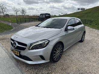 skadebil auto Mercedes A-klasse 180 prestige automaat/navi/camera 2017/11