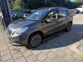 skadebil auto Peugeot 2008 1.2 PureTech Active nieuwe apk 2014/11