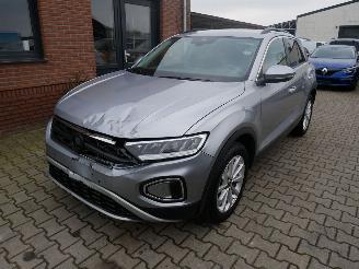 uszkodzony samochody osobowe Volkswagen T-Roc LIFE LED VIRTUAL COCKPIT ACC 2024/2