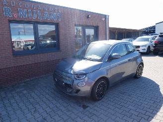 Unfallwagen Fiat 500E LA PRIMA BY BOCELLI JBL 2023/3