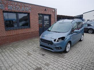 krockskadad bil auto Ford Tourneo Courier TITANIUM 2019/3