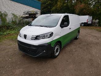 krockskadad bil bedrijf Peugeot Expert  2025/2
