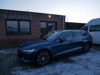 uszkodzony samochody osobowe Volvo V-60 MOMENTUM LEER LED 2018/12