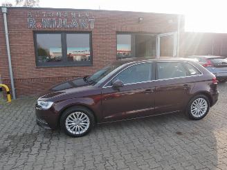 Schadeauto Audi A3 SPORTBACK AMBIENTE S-TRONIC XENON LEER 2014/5