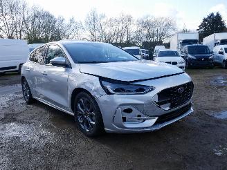damaged passenger cars Ford Focus ST LINE X 2025/9
