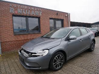 krockskadad bil auto Volvo V-40 MOMENTUM LED 2019/6