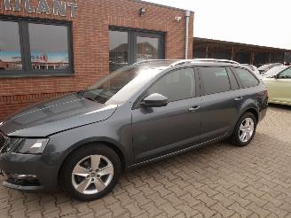 Damaged car Skoda Octavia STYLE 2020/11
