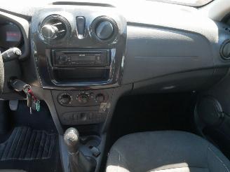 Dacia Logan MOTORSCHADE picture 10