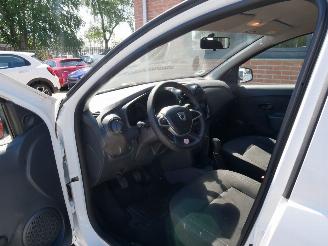 Dacia Logan MOTORSCHADE picture 7