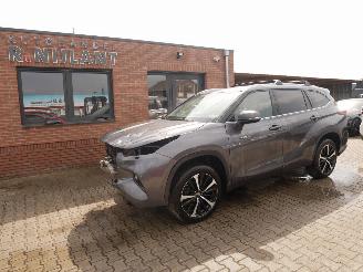 uszkodzony samochody osobowe Toyota Highlander AWD LEER LED PANORAMADAK 7 PERSOONS 2021/10