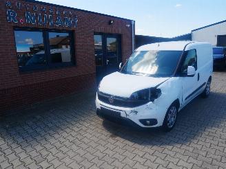 krockskadad bil bedrijf Fiat Doblo  2016/4