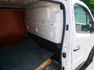 Renault Trafic L2H1 picture 6