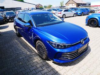 Volkswagen Passat ELEGANCE picture 2