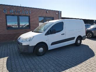 krockskadad bil auto Peugeot Partner L2H1 AIRCO 2012/2
