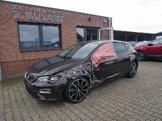 krockskadad bil auto Seat Leon FR 2018/5