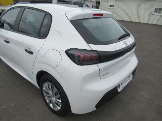 damaged passenger cars Peugeot 208 1.2 PURETECH 31.700km!! Airco CruiseControl Line-Assist.... 2021/9