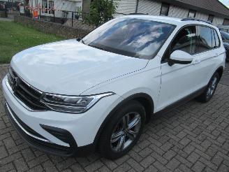 Schadeauto Volkswagen Tiguan 2.0TSI 190pk DSG Aut. 4MOTION 4x4  Climatronic Navi Camera TrekHaak-Klapbaar... 2024/7