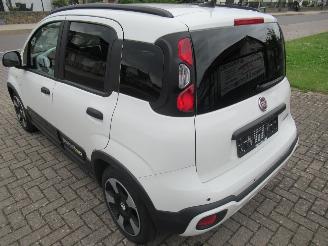 skadebil auto Fiat Panda PANDINA (cross) 1.0 Hybrid  Airco CruiseControl Line Assist Parktronic Navi-Android of Carplay 2025/3