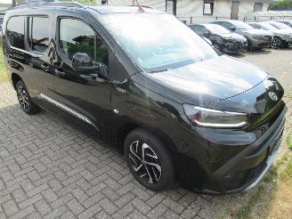 uszkodzony samochody osobowe Toyota ProAce Proace City 1.5D 130pk AUT. Lang 7-Zits Climatronic Navi Camera Stoel/StuurVerwarming Keyless-Go 2024/12