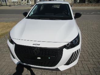 Schadeauto Peugeot 208 1.2 Hybrid 22.025km Klima CruiseControl Pdc Navi>Android Auto/Carplay 2025/3