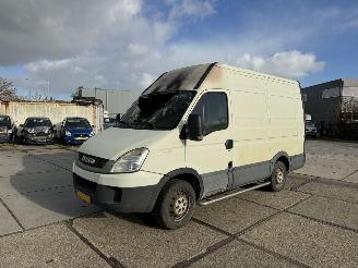 skadebil bedrijf Iveco Daily 35S11V 300 H2 L 2011/1