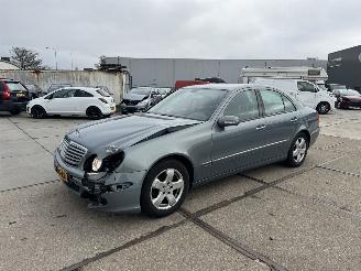 Damaged car Mercedes E-klasse 240 Elegance 2005/3