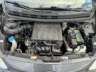 Hyundai I-10 1.0 i-Motion picture 11