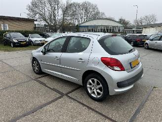 Peugeot 207 1.4 VTI Urban Move picture 4