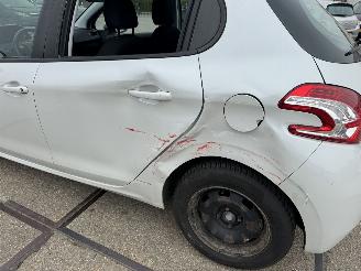 Peugeot 208 1.2 VTI Envy picture 14