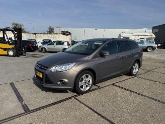 Schadeauto Ford Focus 1.0 Ecoboost Wagon Edition Plus 2013/10
