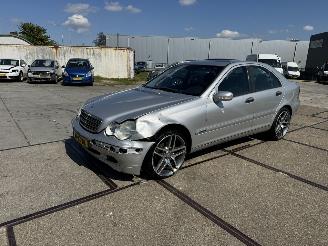 Coche accidentado Mercedes C-klasse 200 K Avantgarde 2000/8