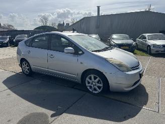 Toyota Prius 1.5 VVT-I picture 2