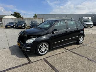 skadebil auto Mercedes B-klasse B180 automaat 2010/8
