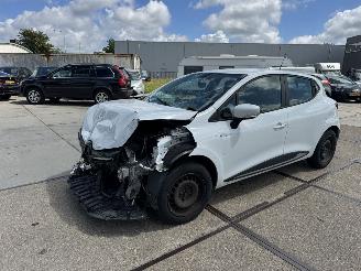 Unfallwagen Renault Clio 1.5 DCI Eco Authentique 2016/1