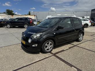 Damaged car Renault Twingo 1.2 16v Dynamique 2013/1