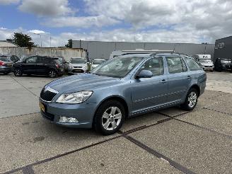 damaged passenger cars Skoda Octavia 1.6 TDI Greentech Ambition Busin. Line 2012/1