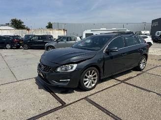 Vaurioauto  passenger cars Volvo V-60 1.6 D2 R-Design 2014/10