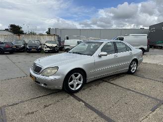 Vaurioauto  passenger cars Mercedes S-klasse 320 2001/6