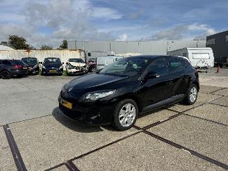 Coche accidentado Renault Mégane 1.6 Parisienne 2011/3