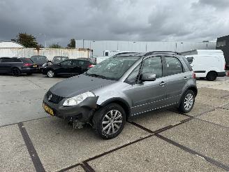 damaged passenger cars Suzuki SX4 1.6 Executive 2012/1