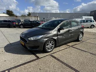 damaged passenger cars Ford Focus 1.0 Trend 2016/3