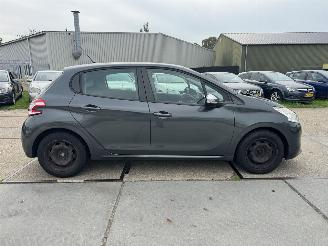 Peugeot 208 1.2 VTI Envy 5drs picture 18