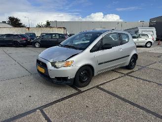 Damaged car Mitsubishi Colt 1.1 Edition One 2010/6