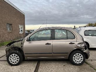 Coche siniestrado Nissan   2009/1