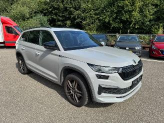 Coche accidentado Skoda Kodiaq Sportline 2.0 190pk Pano led kuipstoelen Leder 2022/2