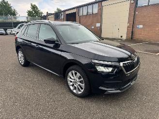Schadeauto Skoda Kamiq Ambition PANO AUTOMAAT Keyless entry & GO Achteruitrijcamera trekhaak 2024/6