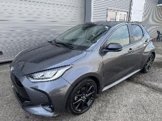 Vaurioauto  passenger cars Toyota Yaris Yaris 1.5-l-VVT-i Hybrid 116 CVT Sport voll 2023/4