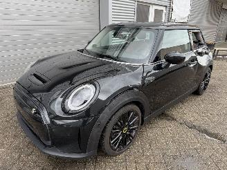 Damaged car Mini Cooper S MINI Cooper SE Resolute Editon Voll 2023/3